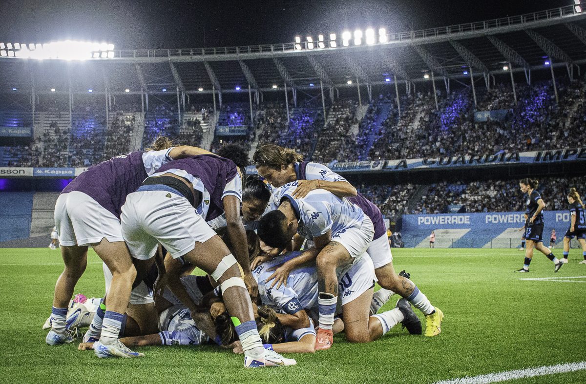 Racing won the first leg of the final of the Second Women's Tournament in front of more than eight thousand people